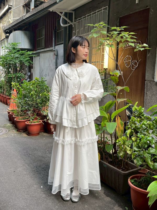 立體紗質玫瑰拼接雙層下擺蓬蓬袖襯衫 