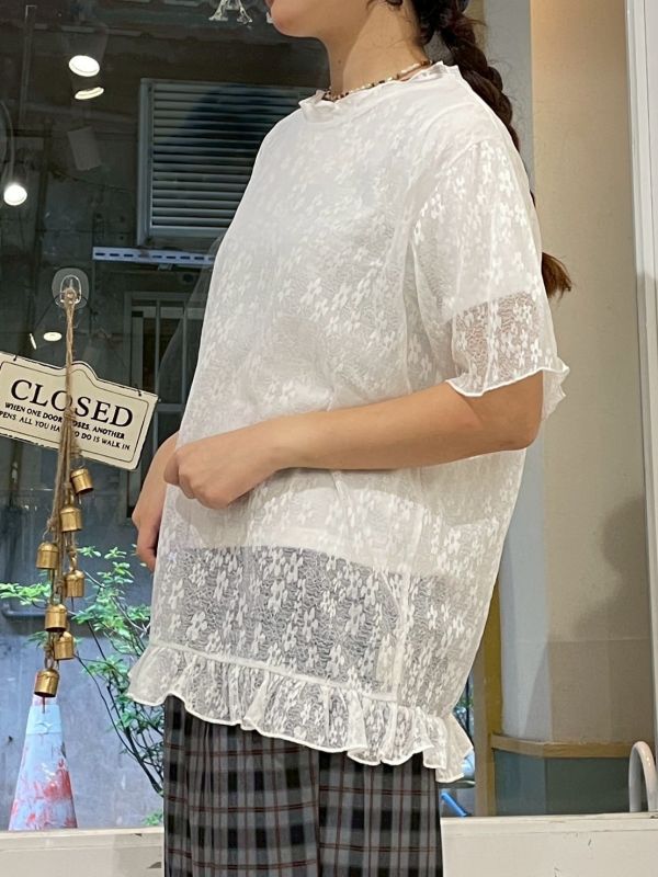 滿版波浪小花木耳捲邊長版透膚短袖上衣 