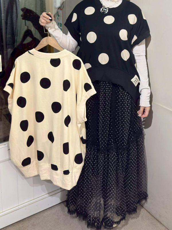大圓點布標前短後長上衣 