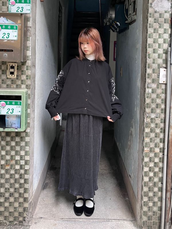 透紗刺繡綁帶縮袖襯衫 