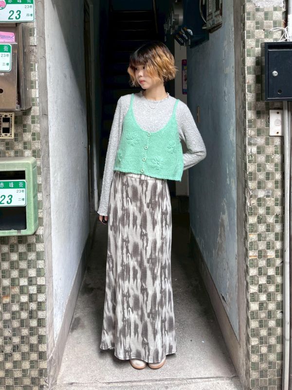 粗針織花花排扣吊帶背心 