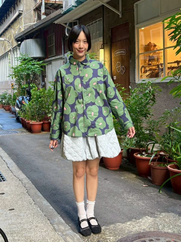 包布釦滿版花襯衫 