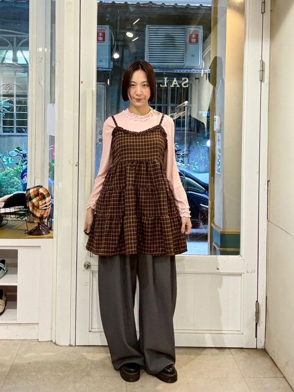 細格紋木耳滾邊領蛋糕吊帶背心 