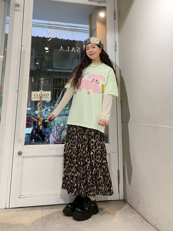 繽紛兔兔插畫淺綠色寬鬆TEE 