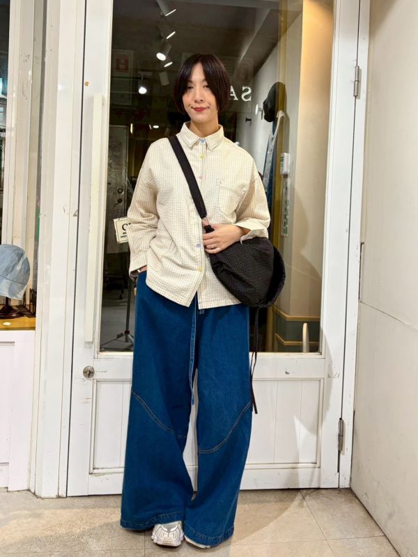 泡泡布彩色花朵鈕釦條紋襯衫 