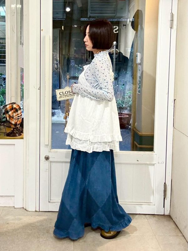 白色雙層下擺木耳邊吊帶背心 