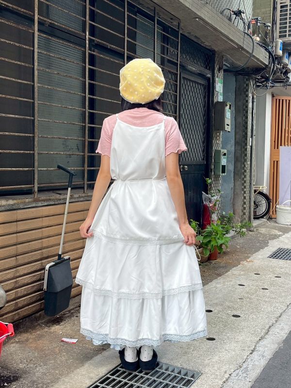 絨質蕾絲拼接細肩帶蛋糕長洋裝 