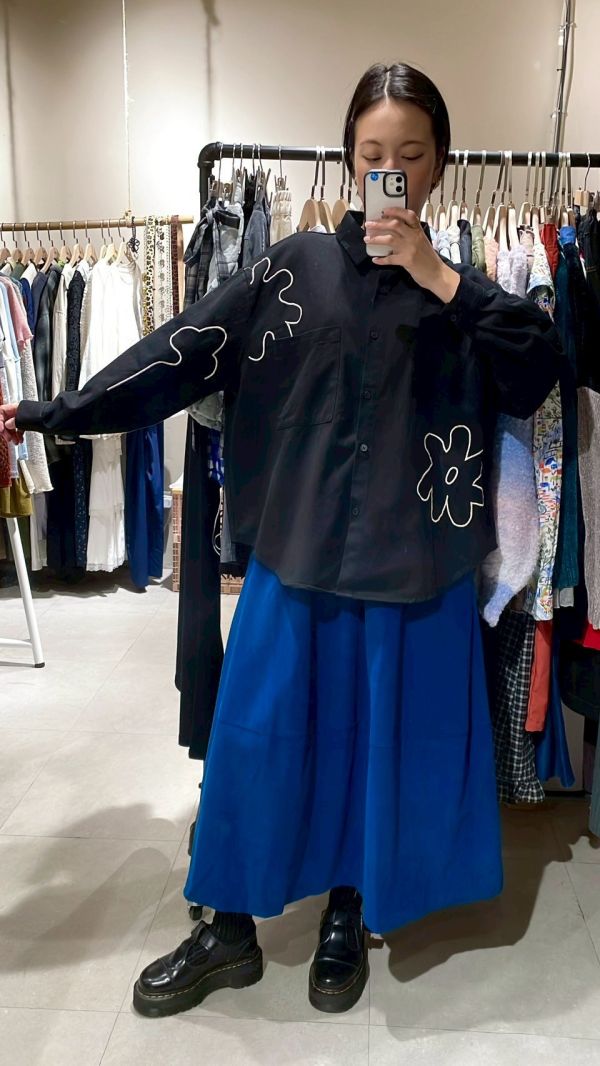 刺繡線條花黑色襯衫 