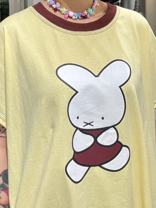 X嘴白兔印花落肩無肩線上衣 