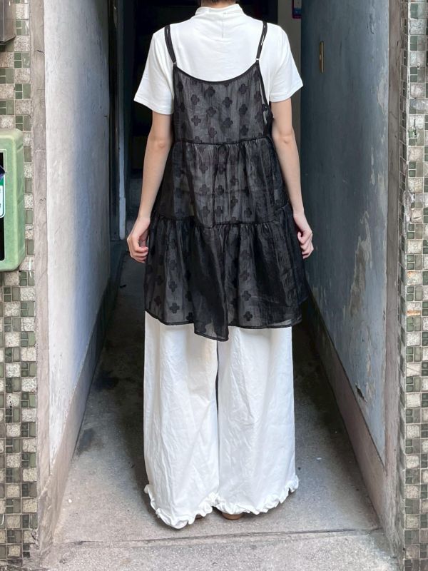 滿版小花光澤透紗吊帶背心 