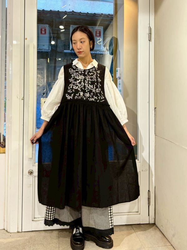 刺繡兩側綁帶外罩洋裝 