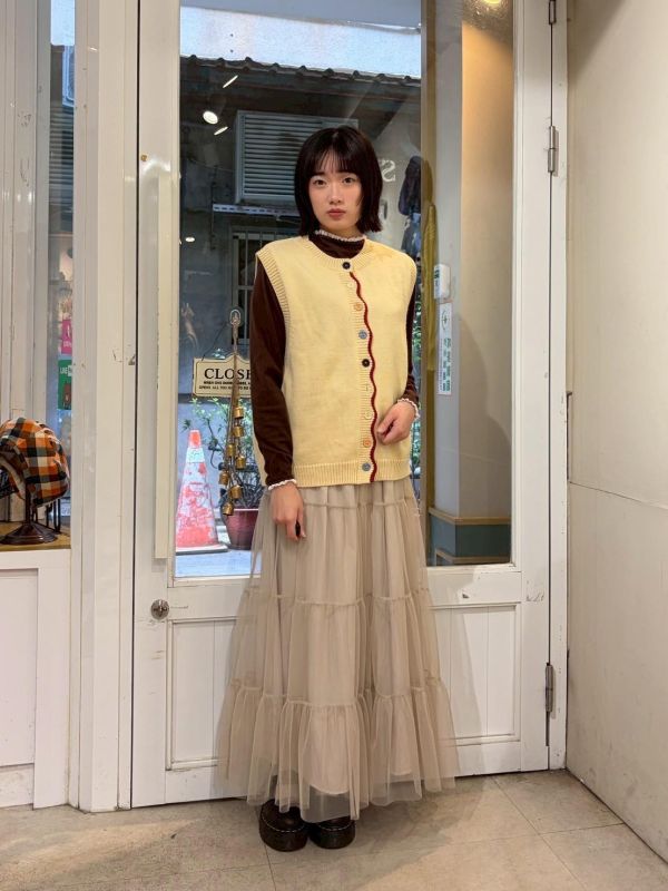 針織彩色扣波紋造型背心 