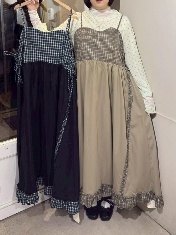 格紋拼接荷葉滾邊側綁帶吊帶洋裝 