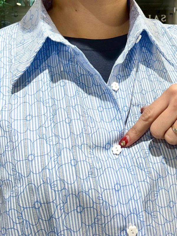 滿版花落肩寬版花形鈕扣襯衫 