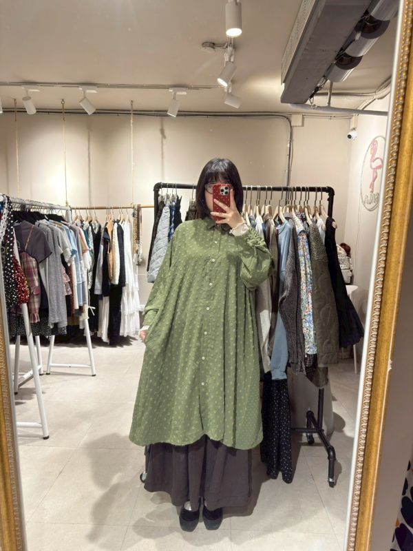 草綠色圓點立體刺繡長袖洋裝 