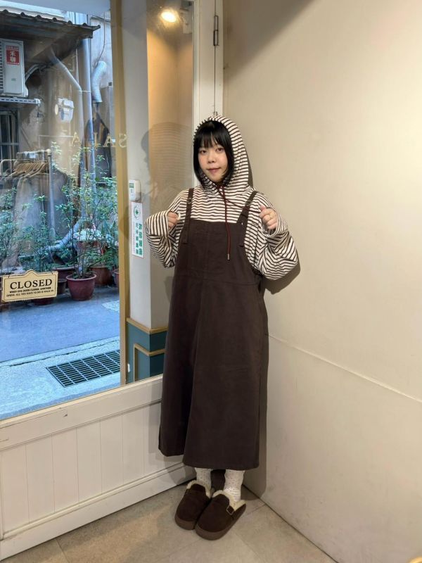 寬鬆抽繩牛仔布吊帶洋裝 
