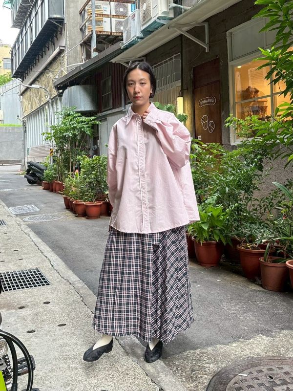 落肩排扣兩側立體滾邊條紋襯衫 