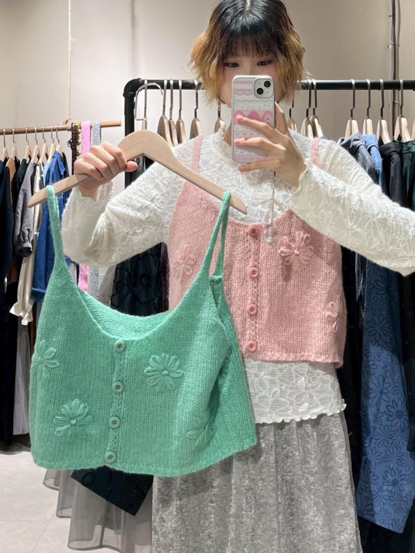 粗針織花花排扣吊帶背心 