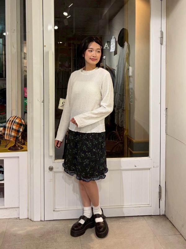 立體壓皺木耳邊長袖上衣 