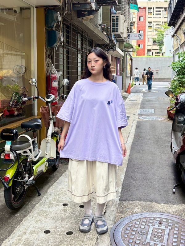 大小花朵刺繡落肩棉質寬Tee 