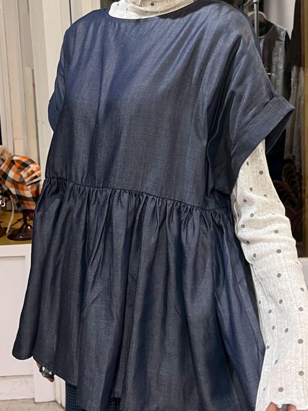 滑面光澤仿牛仔小飛袖傘擺上衣 