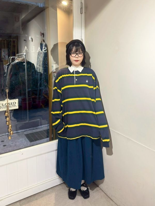 黃綠條紋白領寬鬆落肩長袖上衣 