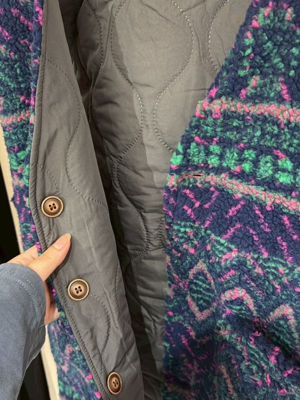 雙面穿絎縫鋪棉x圖騰QQ毛背心 