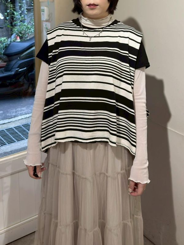 黑白條紋寬鬆後開叉背心 