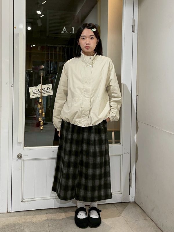 絨布格紋後鬆緊腰小木扣九分褲 