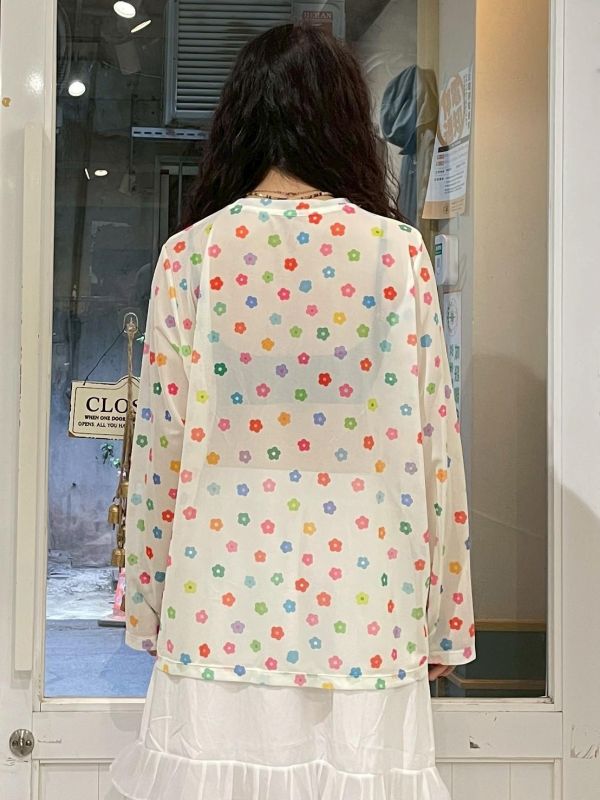 滿版彩色圖案落肩寬鬆透膚長版上衣 