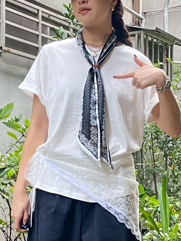 反折袖素色上衣x可拆變色龍絲巾 