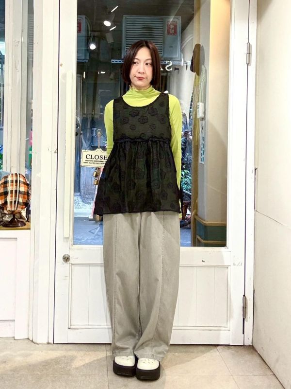 微金屬光澤滿版花抓皺拼接背心 