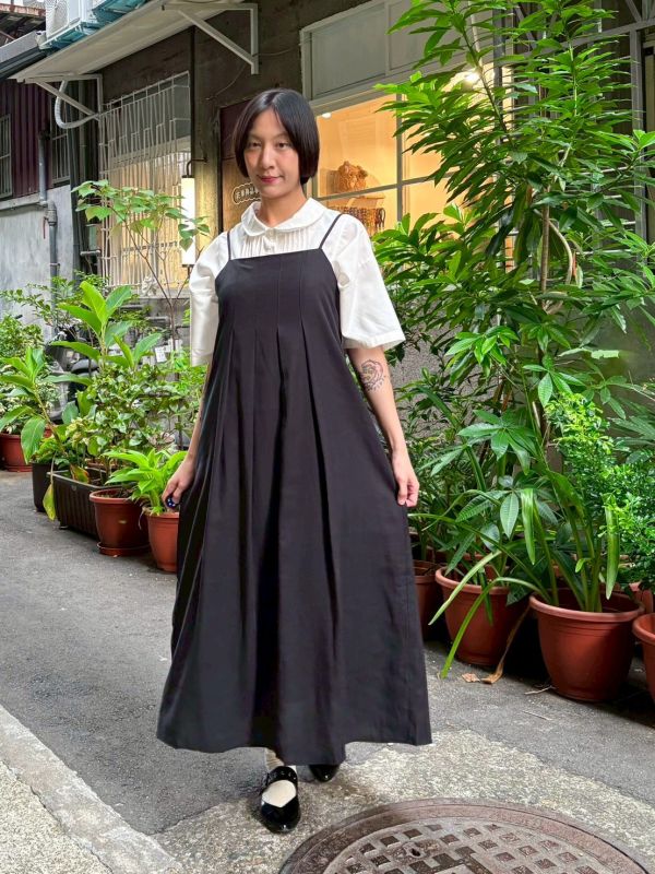 打褶吊帶洋裝 