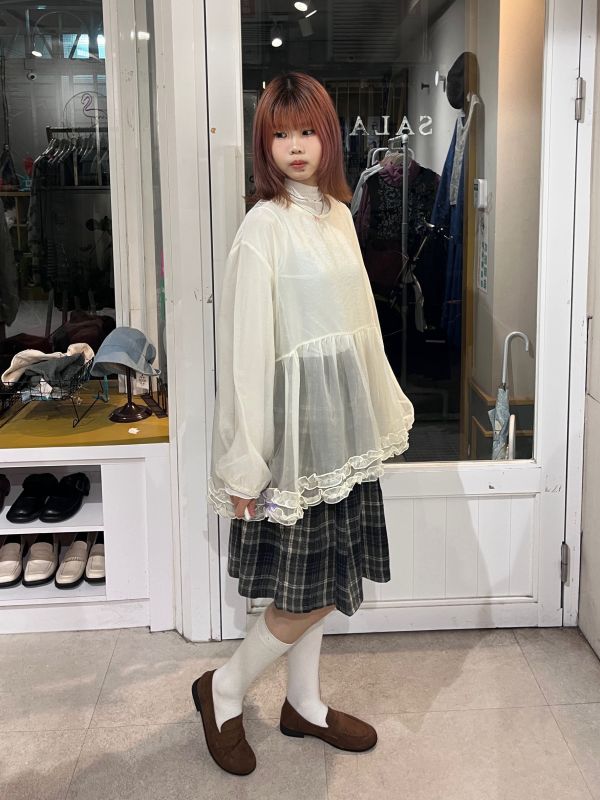 光澤透膚花邊外罩長袖上衣 