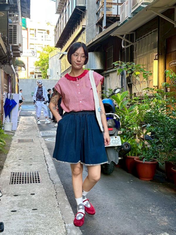 蕾絲小翻領細格子落肩排扣上衣 