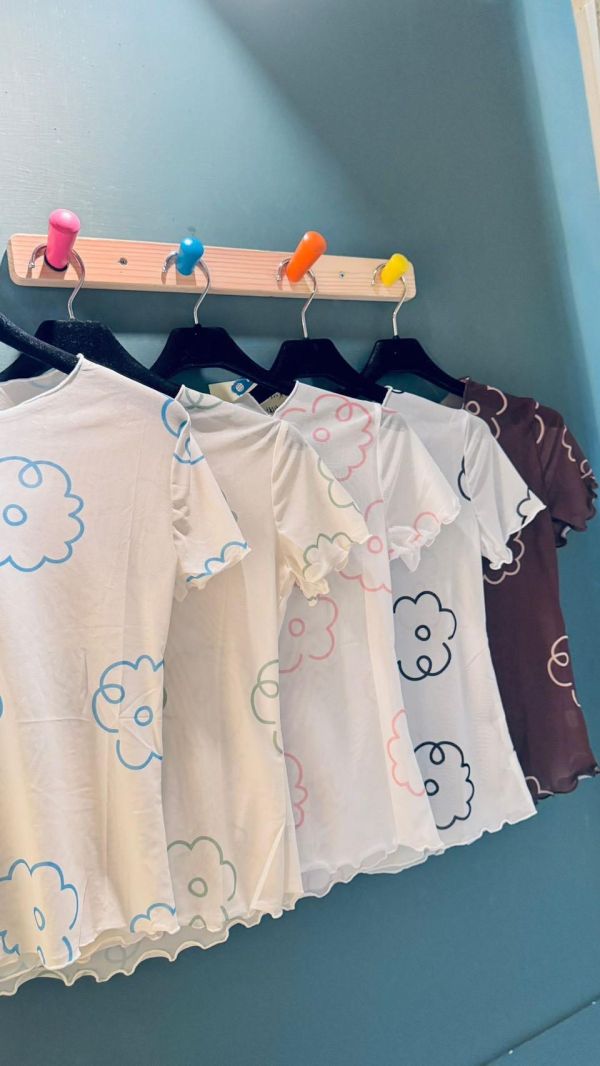 線條花透膚短袖內搭上衣 