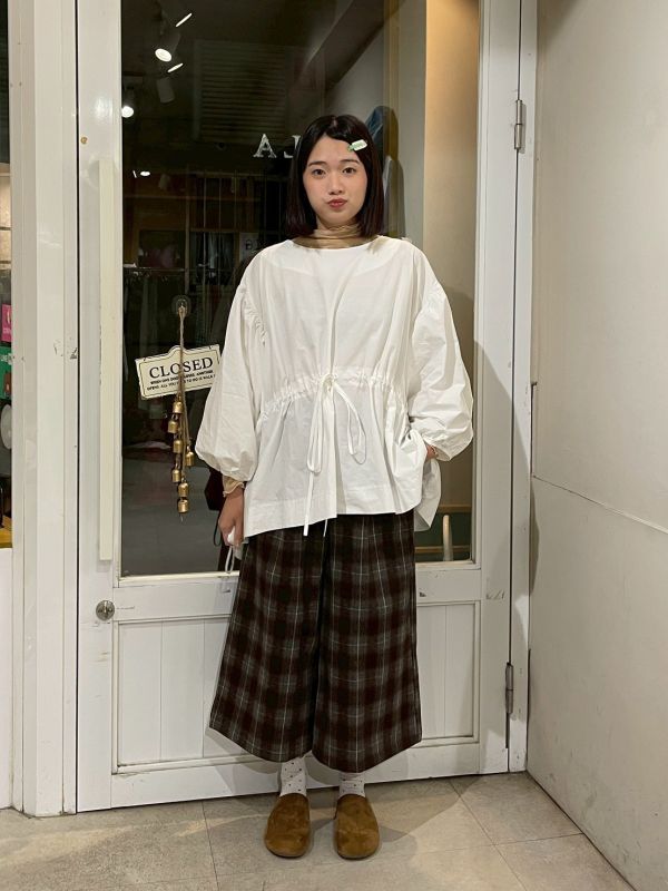 絨布格紋後鬆緊腰小木扣九分褲 