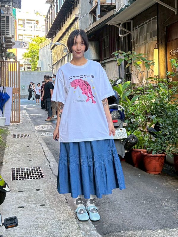 粉紅虎tee 