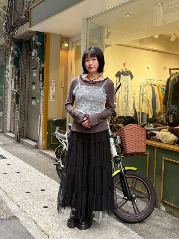 兩件式木耳邊滾邊上衣+抓皺紗質背心 