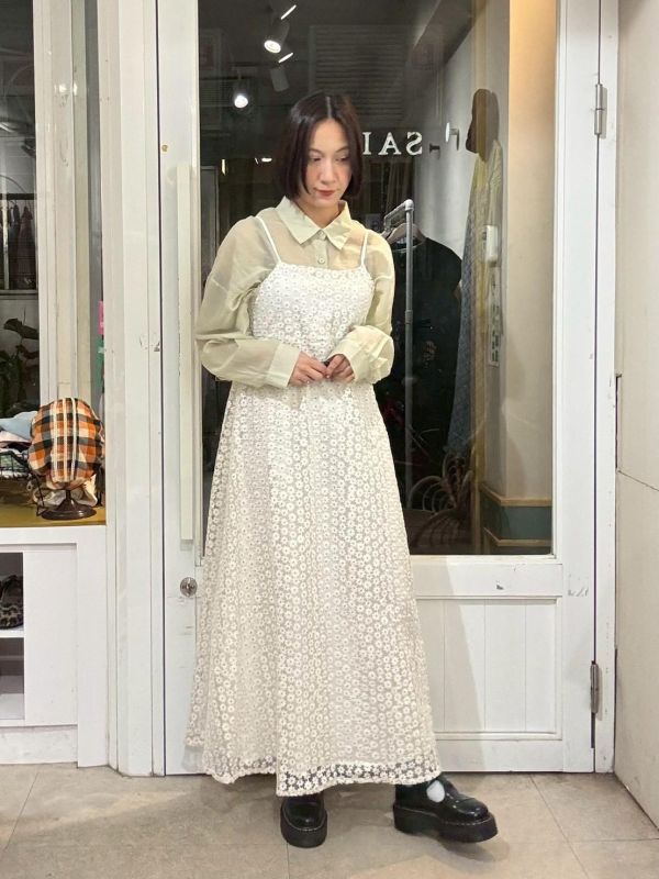 側拉鍊滿版刺繡小花吊帶背心洋裝 