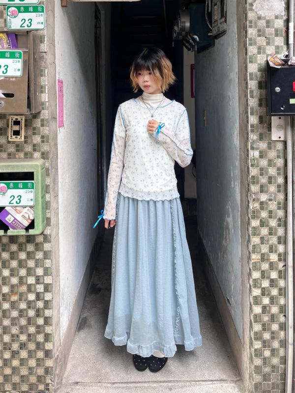 蝴蝶結木耳滾邊碎花透膚內搭長袖上衣 