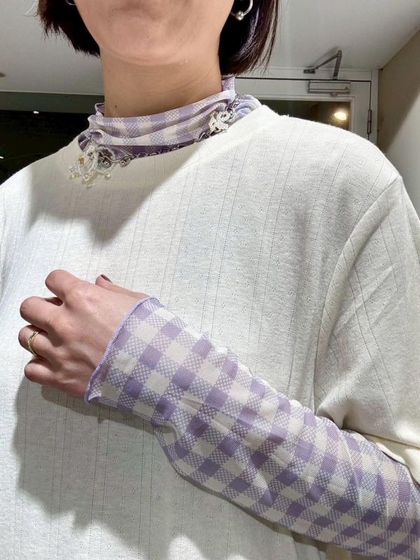 涼感親膚壓紋下擺蕾絲拼接短袖上衣 