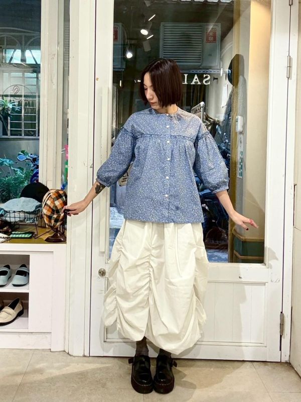 碎花圓領落肩蓬蓬袖襯衫 