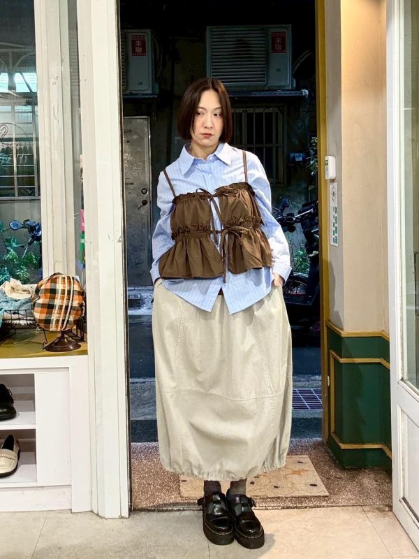 下擺抽繩花苞裙 