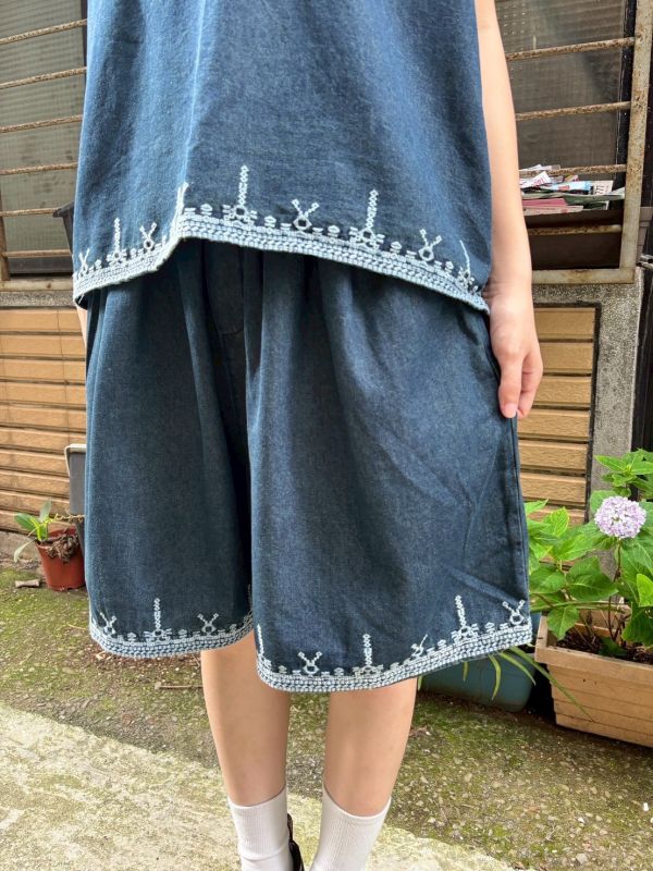 刺繡圖騰背心五分褲套裝 