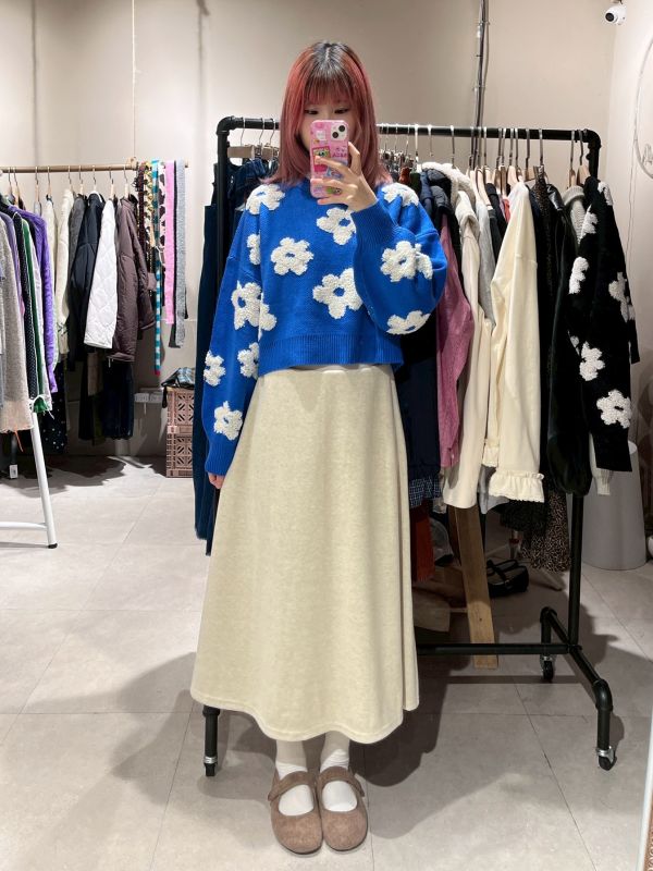 短版立體花花針織長袖毛衣 