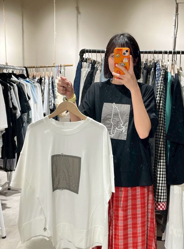 異材質拼接走路的人立體刺繡不規則下擺抽繩上衣 