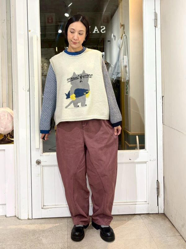 伸縮腰抽繩內側圓弧拼接車縫彎刀褲 