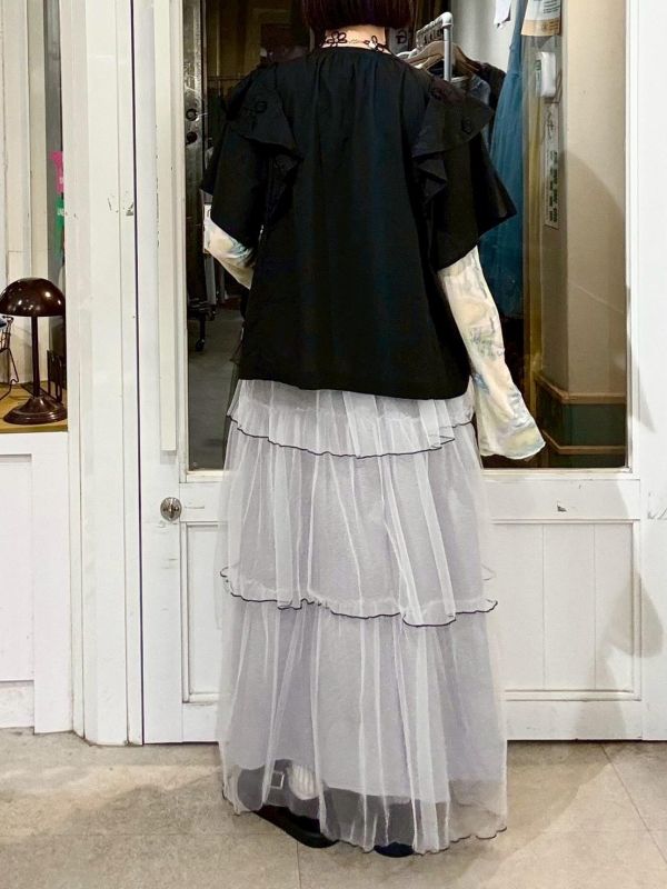 黑色雙層袖圓領排扣上衣 