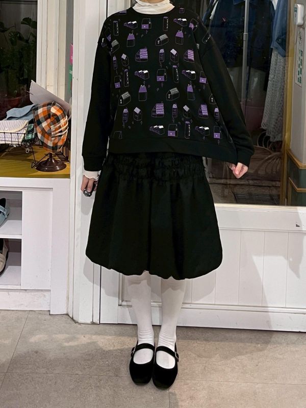 圓領房屋刺繡長袖上衣 